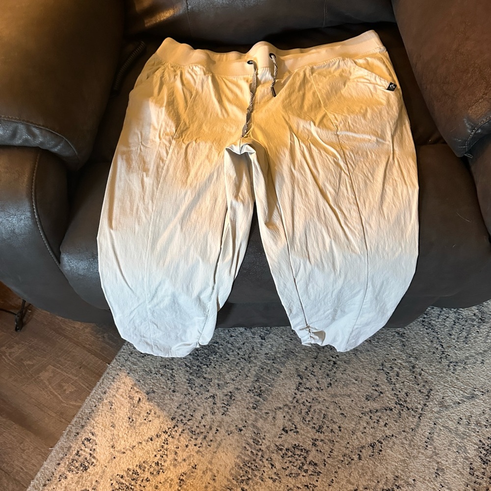 Kakis capri sweat resistant